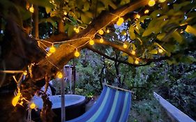 Lemon Garden Apartment-Hot Tub Jacuzzi