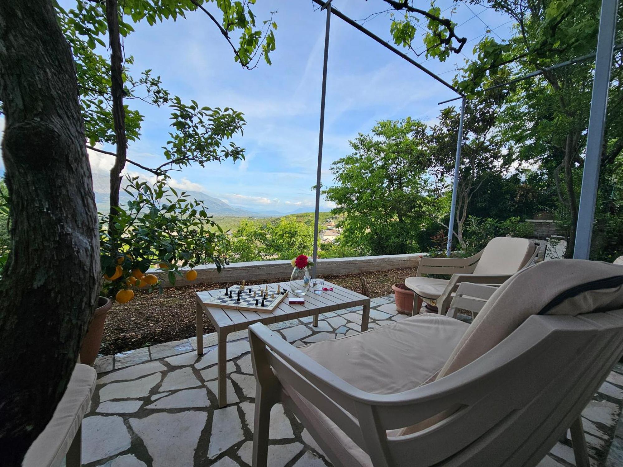 Lemon Garden Apartment-Hot Tub Jacuzzi Gjirokastër Buitenkant foto