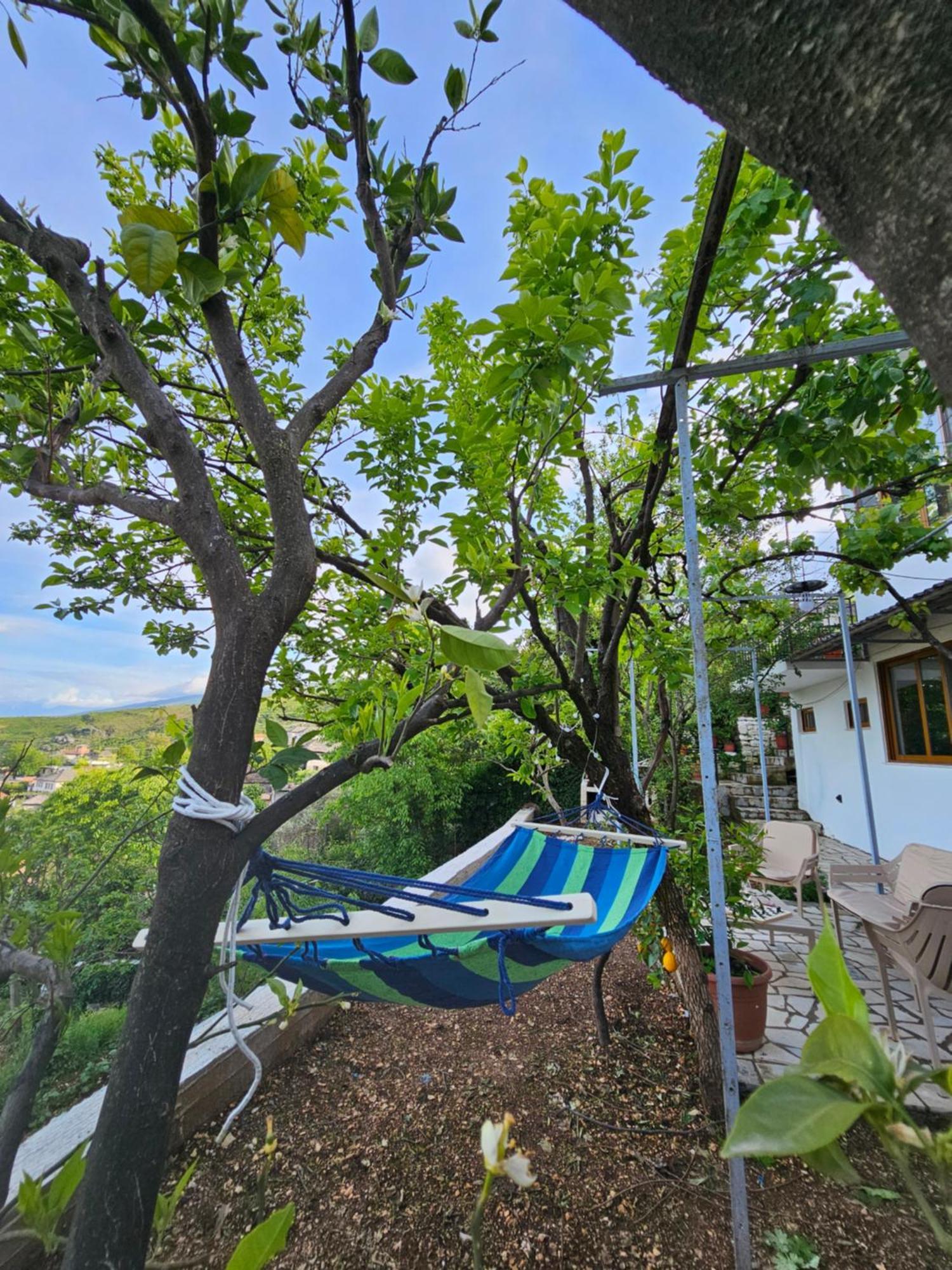 Lemon Garden Apartment-Hot Tub Jacuzzi Gjirokastër Buitenkant foto