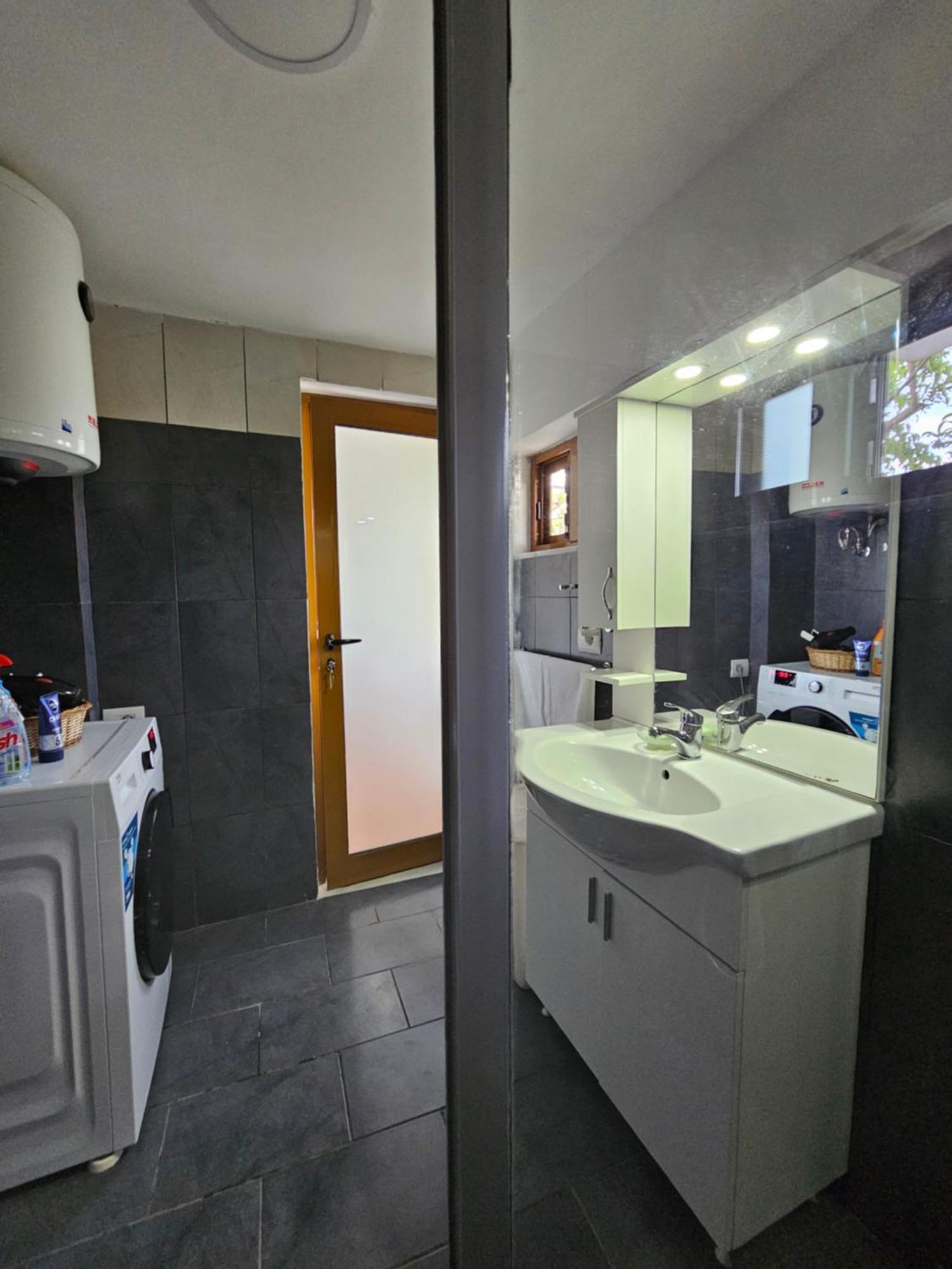 Lemon Garden Apartment-Hot Tub Jacuzzi Gjirokastër Buitenkant foto