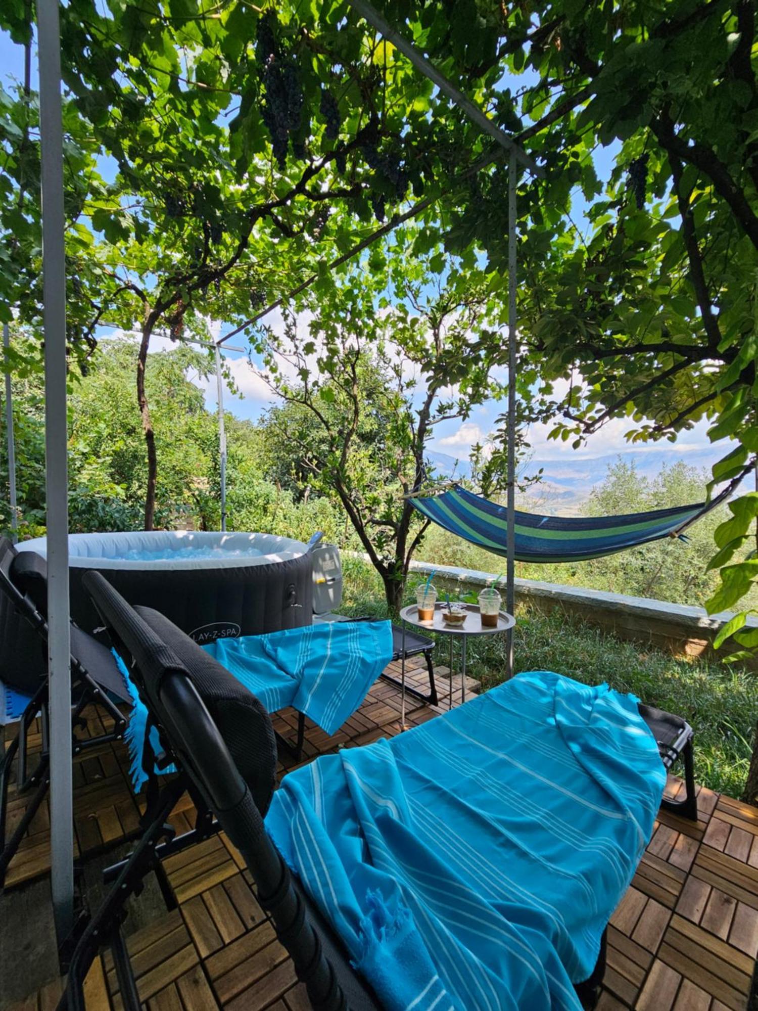 Lemon Garden Apartment-Hot Tub Jacuzzi Gjirokastër Buitenkant foto